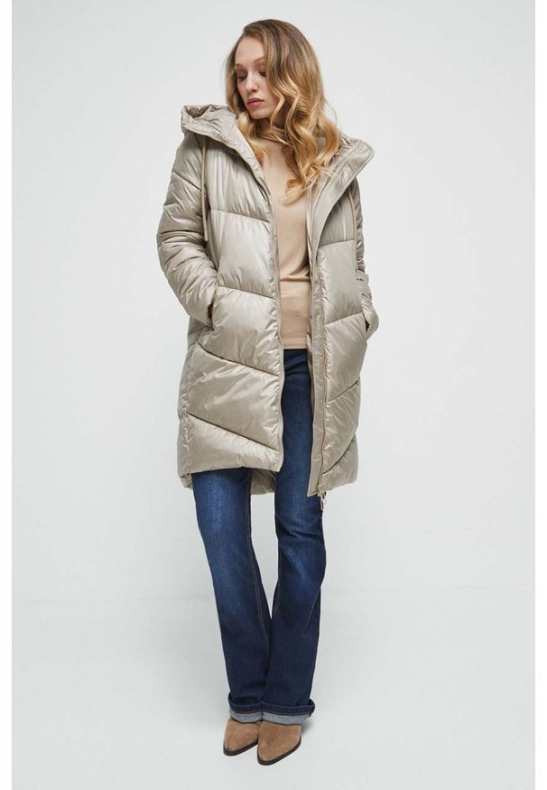medicine - Medicine płaszcz damski kolor beżowy zimowy. Kolor: beżowy. Sezon: zima