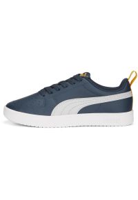 Buty do chodzenia dla dzieci Puma Rickie JR. Zapięcie: sznurówki. Kolor: niebieski, wielokolorowy, biały. Materiał: skóra ekologiczna, skóra, materiał. Szerokość cholewki: normalna. Sport: turystyka piesza