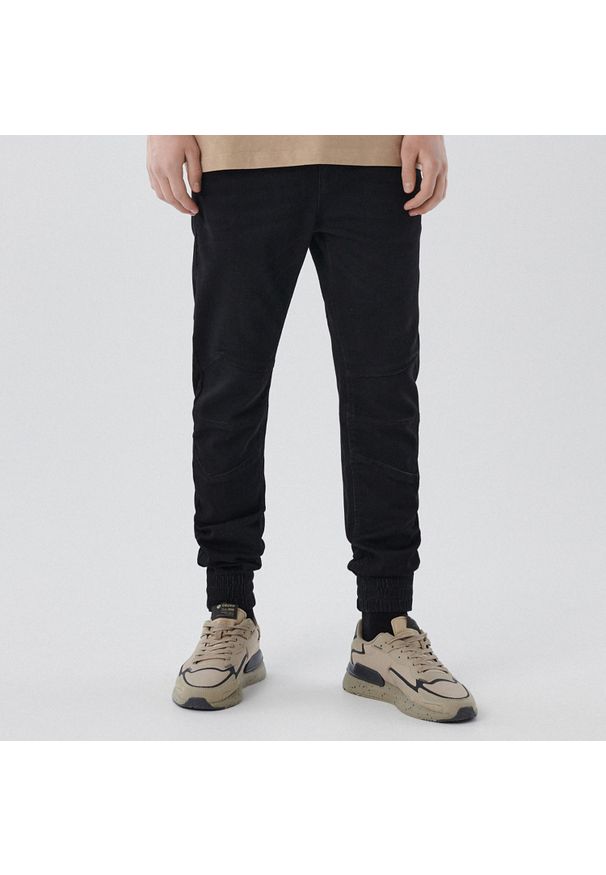 Cropp - Czarne jeansowe joggery - Czarny. Kolor: czarny. Długość: długie