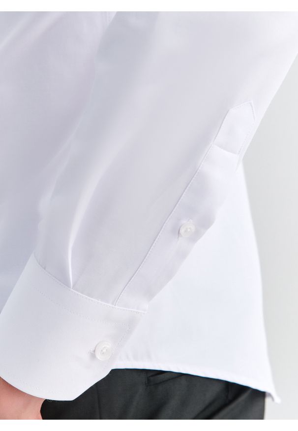 Pako Lorente - PAKO LORENTE – Biała gładka elegancka koszula męska. Typ kołnierza: kołnierzyk klasyczny. Kolor: biały. Materiał: poliester, bawełna. Długość rękawa: długi rękaw. Długość: długie. Wzór: gładki. Styl: elegancki