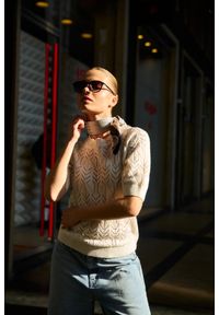 MOODO - Ażurowy sweter beżowy. Kolor: beżowy. Materiał: bawełna, akryl. Wzór: ażurowy #1