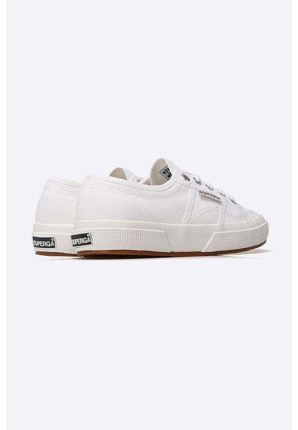 Superga - Tenisówki. Nosek buta: okrągły. Zapięcie: sznurówki. Kolor: biały. Materiał: guma
