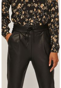 Vero Moda - Spodnie. Kolor: czarny. Materiał: tkanina, materiał, skóra, elastan. Wzór: gładki #2