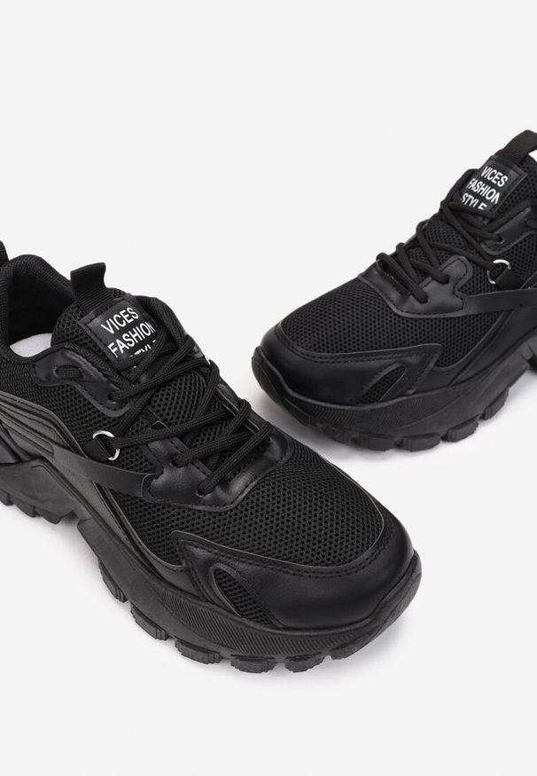 Born2be - Czarne Sneakersy Iomessa. Nosek buta: okrągły. Zapięcie: sznurówki. Kolor: czarny. Materiał: materiał. Szerokość cholewki: normalna. Wzór: aplikacja, jednolity