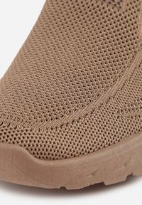Born2be - Ciemnobeżowe Wsuwane Buty Sportowe Sneakersy z Siateczki z Elastycznymi Wstawkami Aerero. Okazja: na spacer, na co dzień, na spotkanie biznesowe. Zapięcie: bez zapięcia. Kolor: beżowy. Materiał: jeans. Sport: turystyka piesza #4