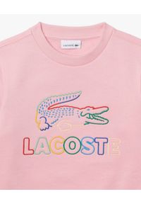 Lacoste - LACOSTE - Różowa bluza z kolorowym haftem. Kolor: wielokolorowy, różowy, fioletowy. Materiał: prążkowany, bawełna, polar. Wzór: haft, kolorowy