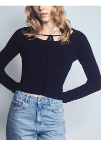 Reserved - Sweter z wiązaniem - czarny. Kolor: czarny. Materiał: dzianina, wiskoza #1