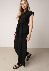 Born2be - Czarny Elegancki Komplet Garniturowy z Wiskozy Spodnie i Kamizelka z Paskiem Amwyn. Kolor: czarny. Materiał: wiskoza #5