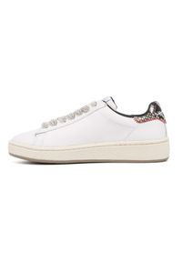 MOA Concept - MOA CONCEPT - Białe sneakersy z wężową zapiętką. Kolor: biały. Wzór: napisy #7