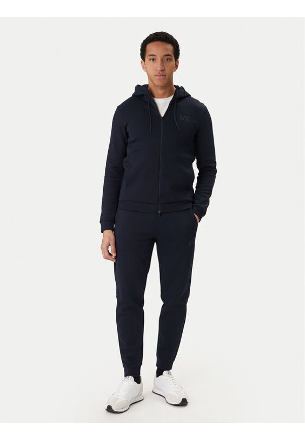 EA7 Emporio Armani Dres 7M001602 AF20845 UB102 Granatowy Regular Fit. Kolor: niebieski. Materiał: bawełna