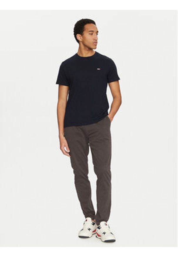 Tommy Jeans Joggery Austin DM0DM20283 Szary Slim Fit. Kolor: szary. Materiał: bawełna