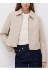 Reserved - Kurtka z kołnierzykiem - beżowy. Kolor: beżowy. Materiał: materiał. Wzór: gładki