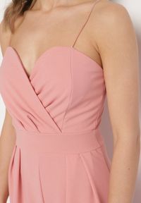 Born2be - Różowy Kombinezon z Trójkątnym Dekoltem na Cienkich Ramiączkach Iliantia. Kolor: różowy. Materiał: tkanina. Długość rękawa: na ramiączkach. Sezon: lato #6