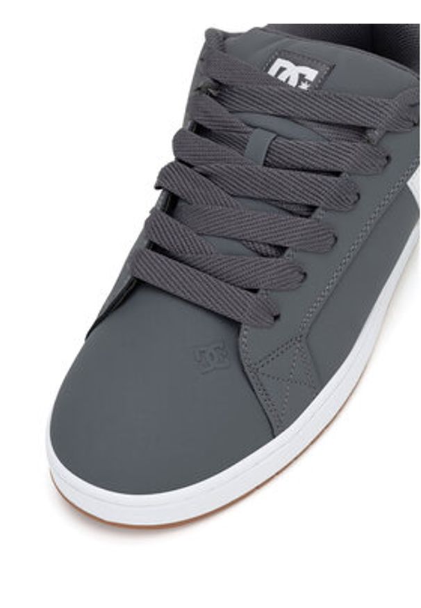 DC Shoes Sneakersy COURT GRAFFIK DC01661065 Szary. Kolor: szary. Materiał: nubuk, skóra