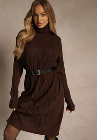 Renee - Brązowa Sukienka Sweterkowa z Golfem Wełną Bawełną i Ozdobnym Splotem Reilenea. Okazja: na imprezę. Typ kołnierza: golf. Kolor: brązowy. Materiał: wełna, bawełna. Wzór: ze splotem. Styl: elegancki #5