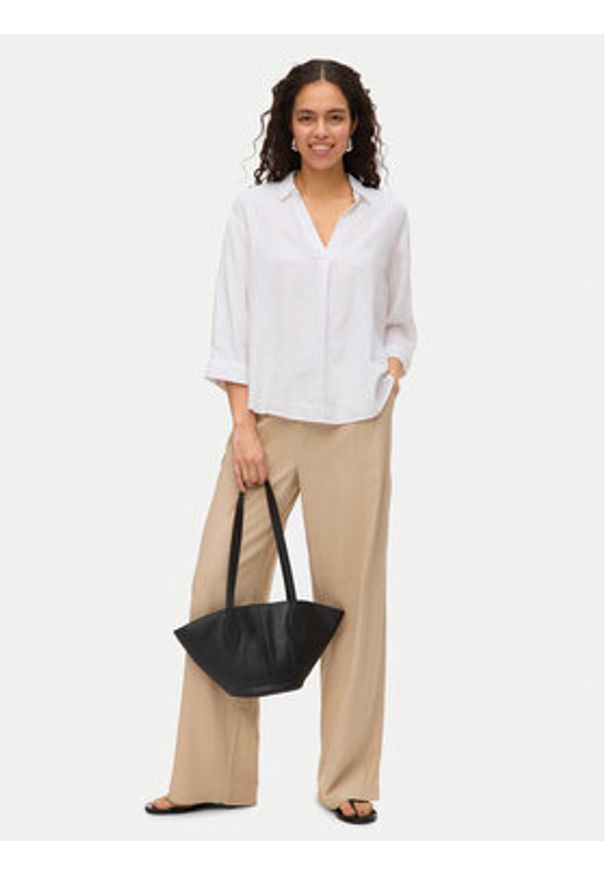Vero Moda Bluzka Linn 10310759 Biały Loose Fit. Kolor: biały. Materiał: len, wiskoza