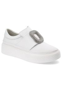 Białe Sneakersy Artiker Modne Wsuwane Obuwie Damskie. Okazja: na co dzień. Zapięcie: bez zapięcia. Kolor: biały. Materiał: guma, skóra. Wzór: aplikacja