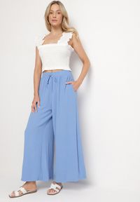 Born2be - Niebieskie Szerokie Spodnie Typu Palazzo z Wiązaniem Ulialitia. Okazja: na co dzień. Stan: podwyższony. Kolor: niebieski. Styl: elegancki, casual #7