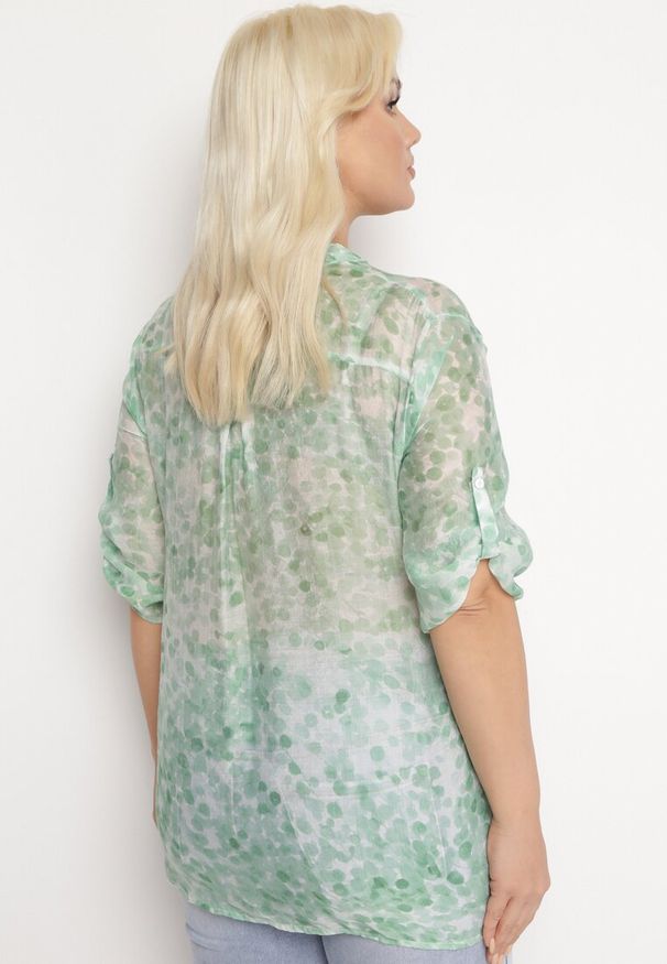 Born2be - Jasnozielona Transparentna Bluzka z Rękawami 3/4 i Rozszerzanym Dołem Jenniffi. Kolekcja: plus size. Kolor: zielony. Sezon: lato, wiosna