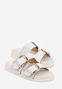 Born2be - Białe Klapki Ozdobione Dwoma Paskami i Klamrami Jilryna. Okazja: na spacer, na co dzień. Kolor: biały. Materiał: jeans. Wzór: aplikacja. Sezon: lato. Styl: casual, klasyczny #9