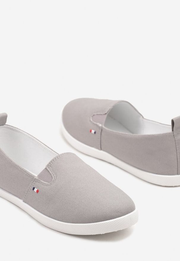 Renee - Szare Tenisówki Vices Basic z Materiałowymi Gumkami Aretela. Okazja: na co dzień. Kolor: szary. Materiał: materiał. Styl: casual, sportowy