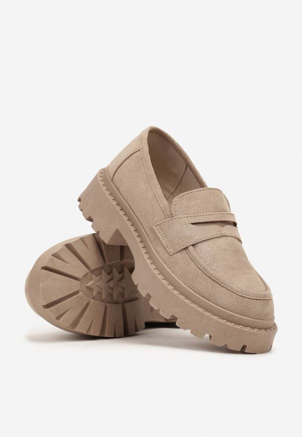 Renee - Ciemnobeżowe Wsuwane Mokasyny Vices na Platformie Dionela. Okazja: na co dzień. Zapięcie: bez zapięcia. Kolor: beżowy. Materiał: jeans, koronka. Sezon: jesień. Obcas: na platformie. Styl: casual, klasyczny