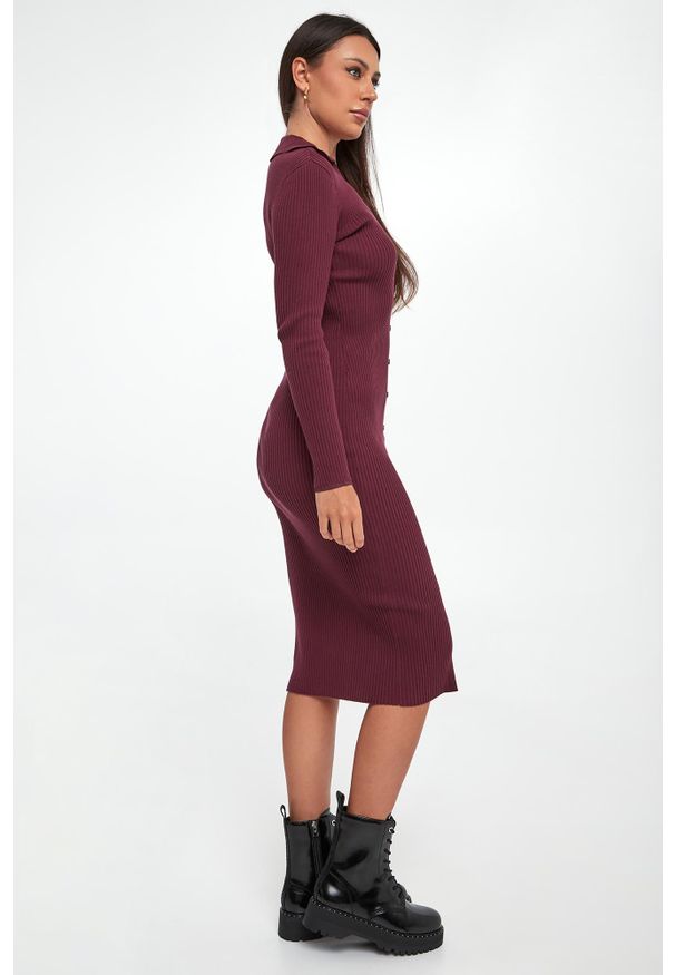 Sukienka prążkowana midi DKNY. Materiał: prążkowany. Długość: midi