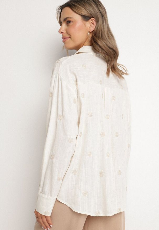 Born2be - Beżowa Koszula z Wiskozą i Lnem Ozdobiona Haftem Lisarena. Okazja: na co dzień. Typ kołnierza: kołnierzyk klasyczny. Kolor: beżowy. Materiał: wiskoza, len. Długość rękawa: długi rękaw. Długość: długie. Wzór: aplikacja, haft. Styl: casual, elegancki, klasyczny