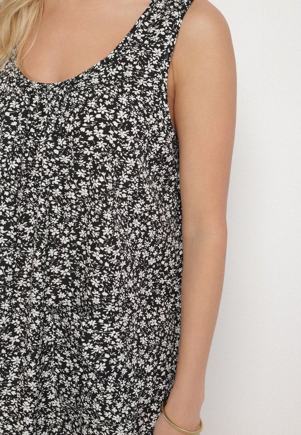 Born2be - Czarna Sukienka w Kwiaty o Rozkloszowanym Kroju na Szerokich Ramiączkach Folarelle. Okazja: na co dzień. Kolor: czarny. Długość rękawa: na ramiączkach. Wzór: kwiaty. Sezon: lato. Typ sukienki: rozkloszowane, proste. Styl: casual, elegancki