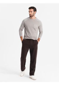 Ombre Clothing - Bawełniany męski longsleeve o waflowym splocie z kieszonką – popielaty V1. Okazja: na co dzień. Kolor: szary. Materiał: bawełna. Długość rękawa: długi rękaw. Wzór: ze splotem. Styl: klasyczny, sportowy, casual #4