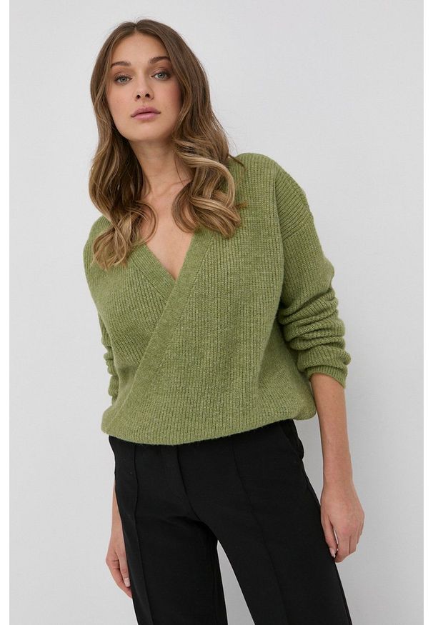 BARDOT - Bardot Sweter z domieszką wełny damski kolor beżowy. Kolor: zielony. Materiał: wełna. Długość rękawa: długi rękaw. Długość: długie