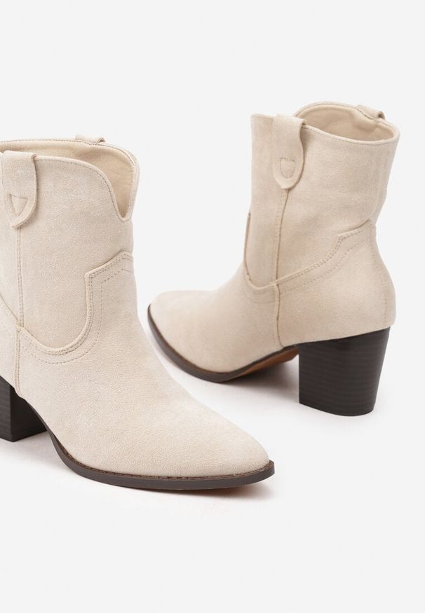 Renee - Beżowe Botki Vices w Stylu Kowbojek na Słupku Velfedi. Okazja: na co dzień. Kolor: beżowy. Materiał: jeans. Sezon: zima, jesień. Obcas: na słupku. Styl: casual