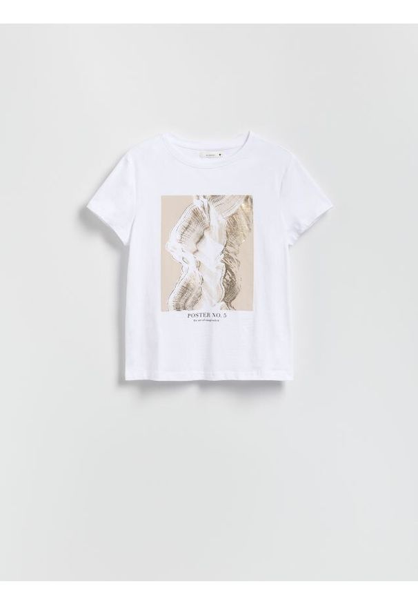 Reserved - T-shirt z połyskującym nadrukiem - biały. Kolor: biały. Materiał: dzianina, bawełna. Wzór: nadruk