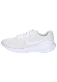 Tenisówki Nike Model Revolution 7 Kolor Biały. Kolor: beżowy, biały, wielokolorowy. Materiał: syntetyk, tkanina, materiał. Model: Nike Revolution. Sport: turystyka piesza