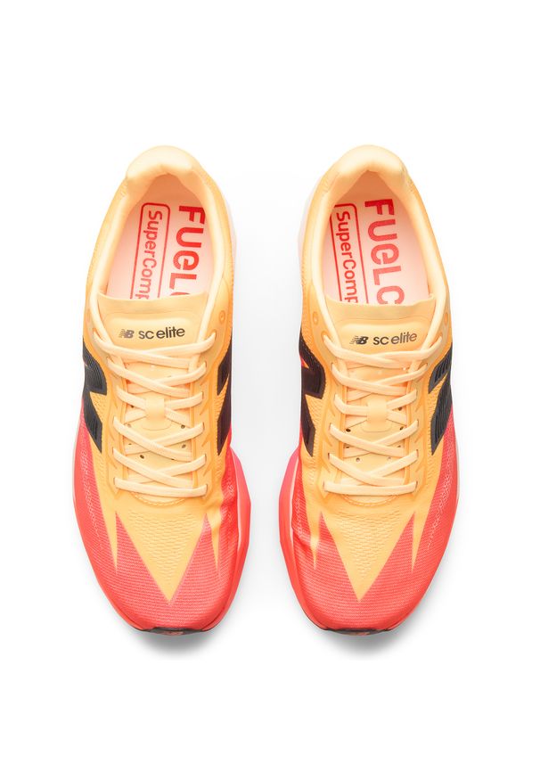 Buty męskie New Balance FuelCell SC Elite V5 MRCEL3UD – pomarańczowe. Kolor: pomarańczowy. Materiał: materiał, syntetyk. Szerokość cholewki: normalna. Sport: fitness, bieganie