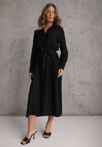 Renee - Czarna Sukienka z Wiskozą o Koszulowym Kroju z Wiązanym Paskiem Rissanni. Kolor: czarny. Materiał: wiskoza. Typ sukienki: koszulowe. Styl: elegancki, klasyczny #8
