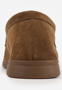 Renee - Zielone Mokasyny VICES Casualowe ze Skórzaną Wkładką i Metalowymi Ozdobami Dinsmore. Okazja: na co dzień. Nosek buta: okrągły. Kolor: beżowy. Materiał: skóra. Wzór: aplikacja. Obcas: na obcasie. Styl: casual. Wysokość obcasa: niski #2