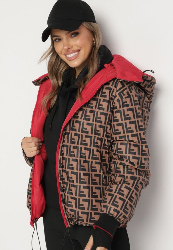 Born2be - Czerwona Dwustronna Kurtka Puffer z Odpinanym Kapturem i Kieszeniami Erisaria. Okazja: na spacer. Kolor: czerwony. Materiał: jeans, materiał. Styl: wizytowy, elegancki