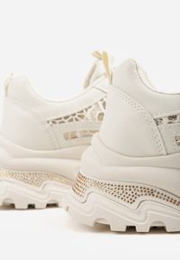 Renee - Beżowe Sneakersy na Platformie Ozdobione Cyrkoniami i Koronką Antea. Okazja: na co dzień. Kolor: beżowy. Materiał: koronka. Wzór: aplikacja, koronka. Obcas: na platformie #4