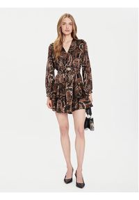 Guess Sukienka codzienna W5BK53 W2770 Brązowy Regular Fit. Okazja: na co dzień. Kolor: brązowy. Materiał: syntetyk. Typ sukienki: proste. Styl: casual #4