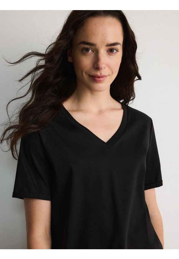 Reserved - T-shirt z merceryzowaną bawełną - czarny. Kolor: czarny. Materiał: bawełna