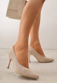 Renee - Ciemnobeżowe Dzianinowe Szpilki VICES z Wkładką Soft-Pillow i Miękkim Zapiętkiem Thene. Nosek buta: szpiczasty. Kolor: beżowy. Materiał: dzianina. Szerokość cholewki: normalna. Obcas: na szpilce. Styl: klasyczny. Wysokość obcasa: średni #5