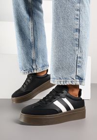Born2be - Czarne Sneakersy w Stylu Tenisówek z Paskami Nilomira. Okazja: na co dzień. Zapięcie: pasek. Kolor: czarny. Materiał: jeans