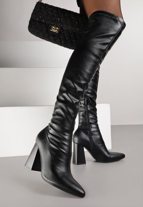 Born2be - Czarne Kozaki Vices na Słupku z Dopasowaną Cholewką za Kolano Tidvira. Okazja: na co dzień, do pracy, na spotkanie biznesowe. Kolor: czarny. Szerokość cholewki: normalna. Wysokość cholewki: za kolano. Materiał: skóra. Sezon: jesień. Obcas: na słupku. Styl: biznesowy, klasyczny, casual, elegancki. Wysokość obcasa: średni