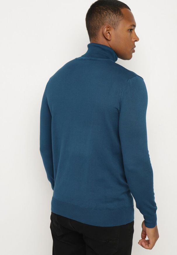 Born2be - Granatowy Wiskozowy Golf o Klasycznym Kroju Reaniethra. Okazja: na co dzień. Typ kołnierza: golf. Kolor: niebieski. Materiał: wiskoza. Długość rękawa: długi rękaw. Długość: długie. Wzór: gładki, aplikacja. Styl: klasyczny