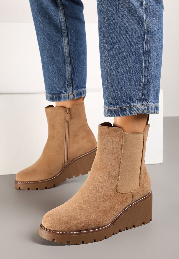 Born2be - Brązowe Botki na Koturnie w Stylu Sztybletów Berilaine. Okazja: na co dzień. Kolor: brązowy. Materiał: jeans. Obcas: na koturnie. Styl: elegancki, wizytowy, klasyczny, casual