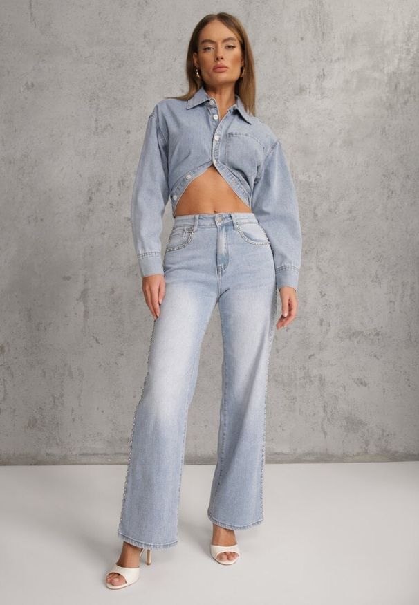 Renee - Niebieskie Szerokie Jeansy Ozdobione Nitami High Waist z Bawełną Typhele. Okazja: na co dzień. Stan: podwyższony. Kolor: niebieski. Wzór: aplikacja. Sezon: wiosna. Styl: casual, klasyczny