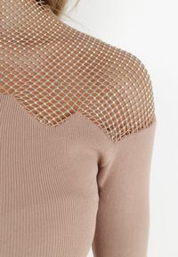 Born2be - Beżowa Sukienka Dopasowana z Siateczką przy Dekolcie Mugumie. Okazja: na co dzień. Kolor: beżowy. Długość rękawa: długi rękaw. Wzór: aplikacja. Typ sukienki: dopasowane. Styl: klasyczny, casual, elegancki #3