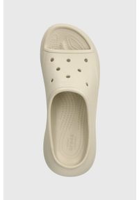 Crocs klapki Classic Crush Slide damskie kolor beżowy na platformie 208731. Kolor: beżowy. Materiał: materiał. Obcas: na platformie #4