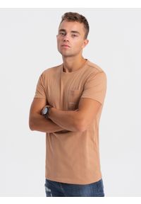 Ombre Clothing - T-shirt męski bawełniany z kieszonką - jasnobrązowy V7 OM-TSPT-0154 - XXL. Kolor: brązowy. Materiał: bawełna. Wzór: nadruk, aplikacja #4